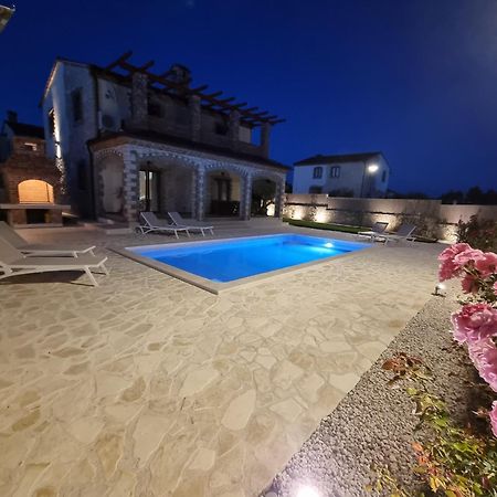 Villa Brioni With Pool By Rentistra Cabrunici Exterior foto