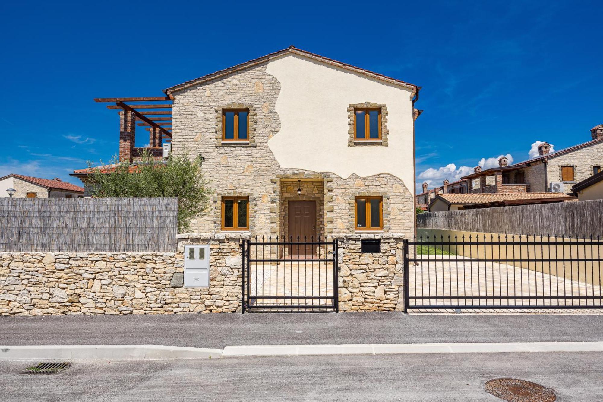 Villa Brioni With Pool By Rentistra Cabrunici Exterior foto